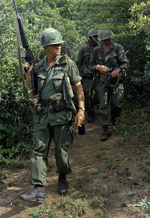 18-vietnam-war-1967-granger.jpg